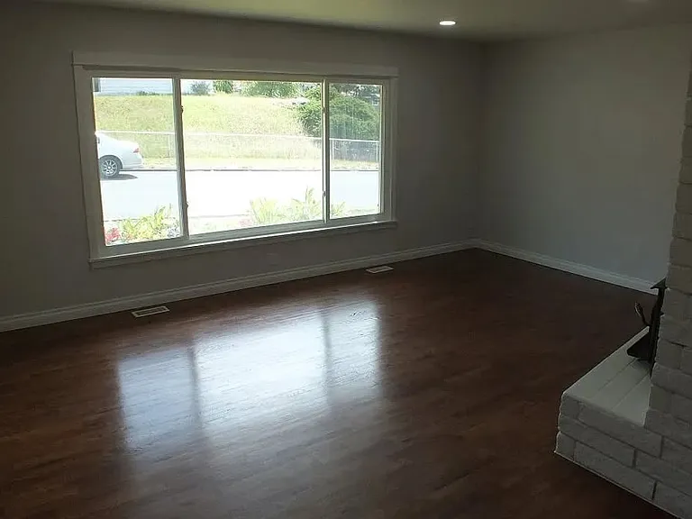 4605 N C St — Photo 3