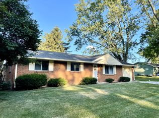 641 Lake View Dr, Zionsville, IN 46077