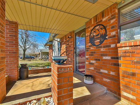 3rd image of 603 Meadowlake Dr