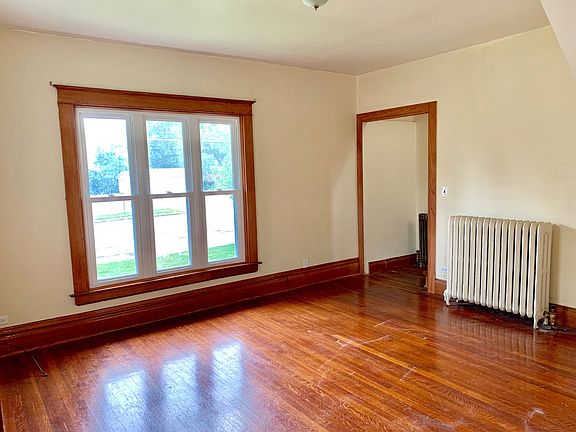 5th image of 319 N West St