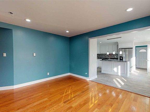 3rd image of 6 Cypress Ln