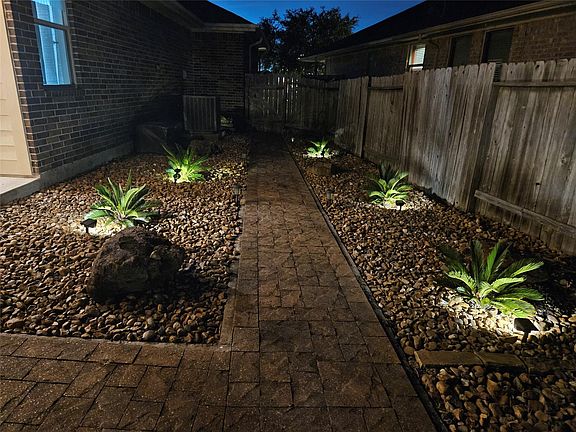 4th image of 2406 Santiago Ln