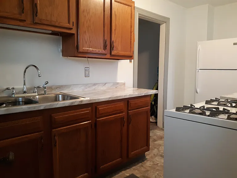 610 Bridge St — Photo 15
