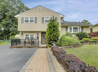 13 Oakland Rd, Jamesburg, NJ 08831