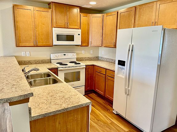 3rd image of 921 N Stanley St #923