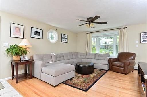 4th image of 95 Rosemary Ln