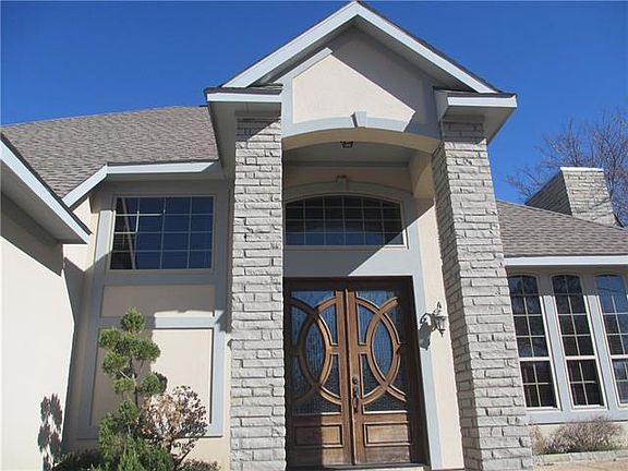 2nd image of 204 Shady Oaks Cir