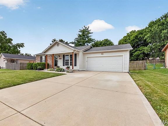 3rd image of 2413 Amarillo Dr