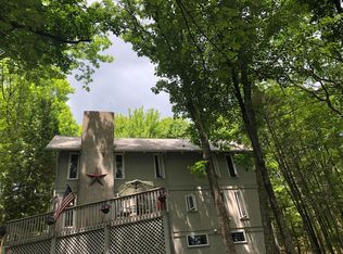 126 Lookout Dr, Lords Valley, PA 18428
