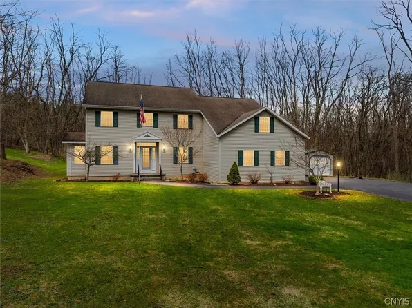 9211 Grange Hill Rd, New Hartford, NY 13413