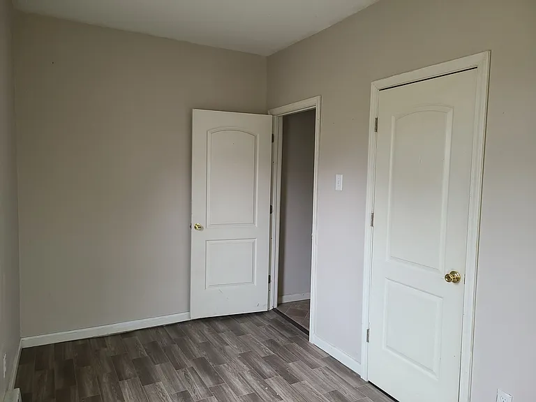 105 McClure St — Photo 2