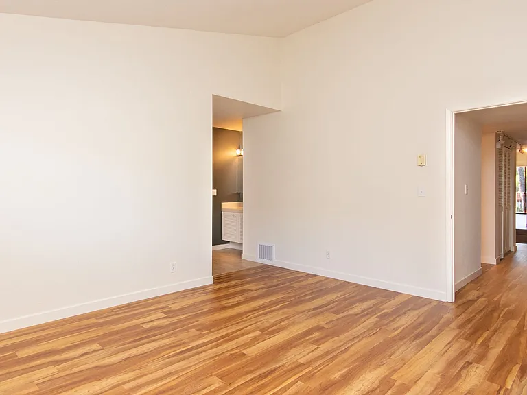4637 Park Dr #8 — Photo 9