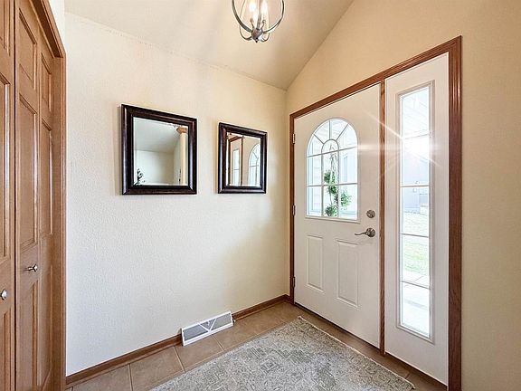 5th image of 128 Summit Court