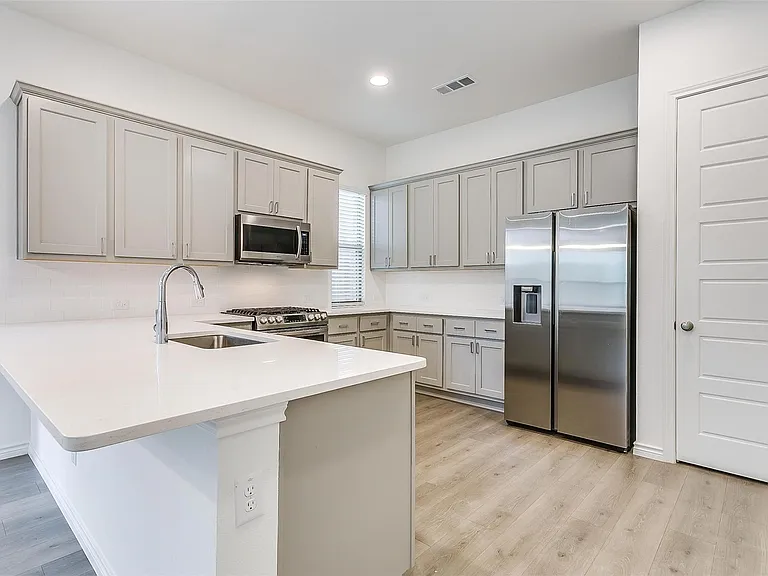 205 Athenia Dr — Photo 8