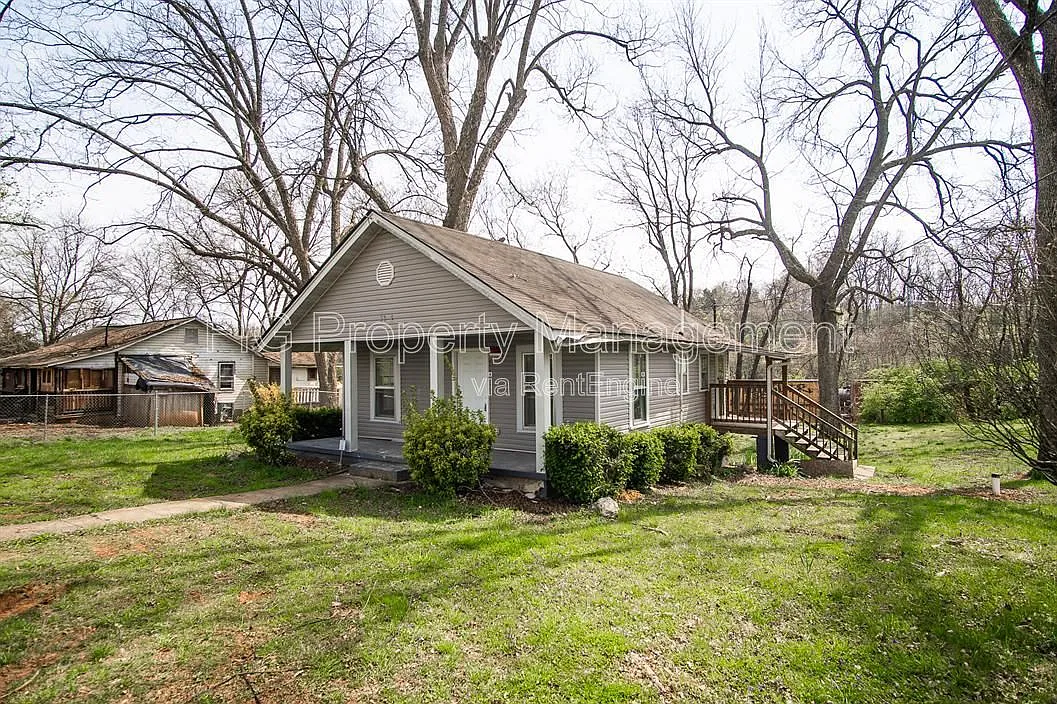 3 bed, 1.0 bath, $1,445 — Photo 2