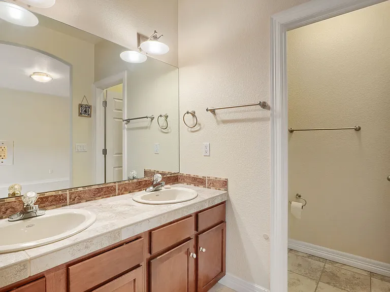 692 Louis Dr #1 — Photo 20