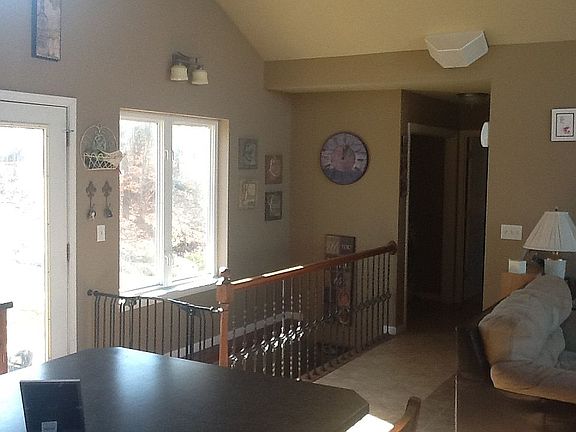 4th image of 1542 Grand View Dr