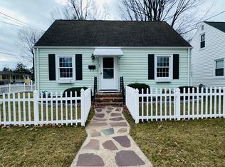 90 Savoy Ave, Springfield, MA 01104