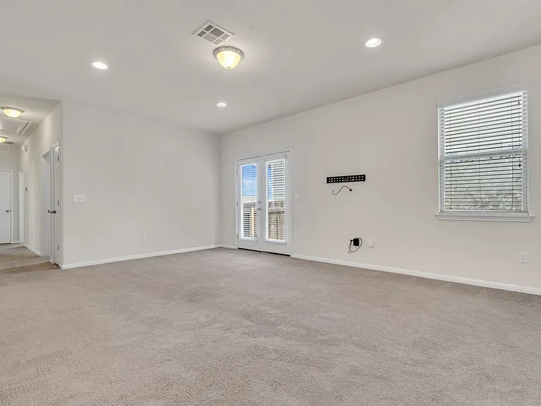 535 Twisted Oaks Ln — Photo 6