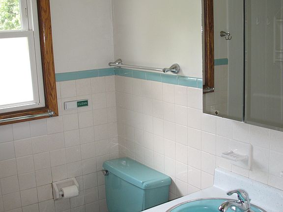 5th image of 2818 Burns Ave