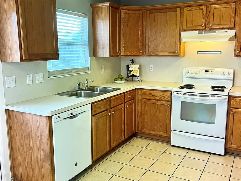 1728 Red Oak Ct — Photo 10