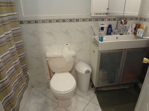 3rd image of 113 E 39th St APT 6
