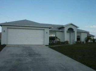 1022 Cedartree Ave, Lehigh Acres, FL 33971