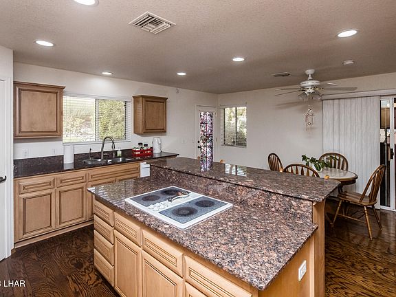 5th image of 3311 Thunderbird Dr