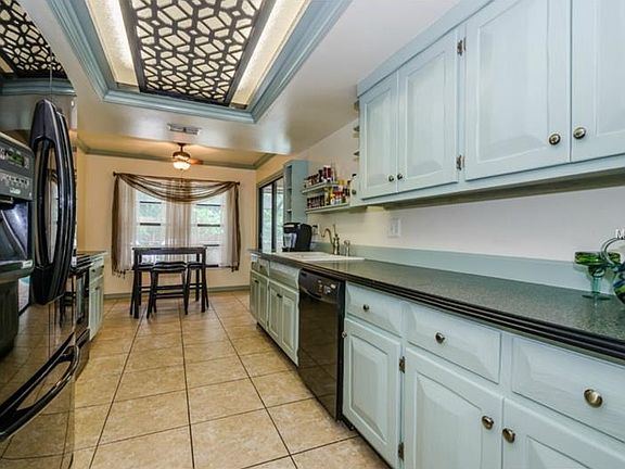 4th image of 1546 Foxcroft Dr W