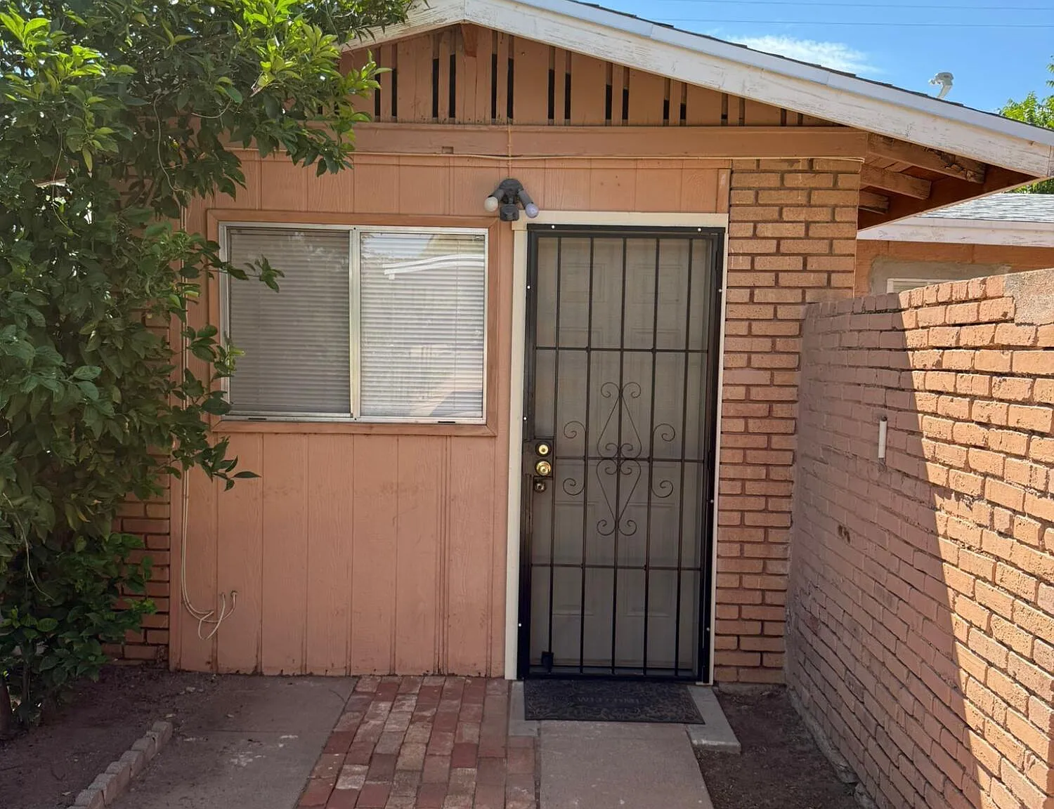 1 bed, 1.0 bath, 700 sqft, $800 — Photo 1