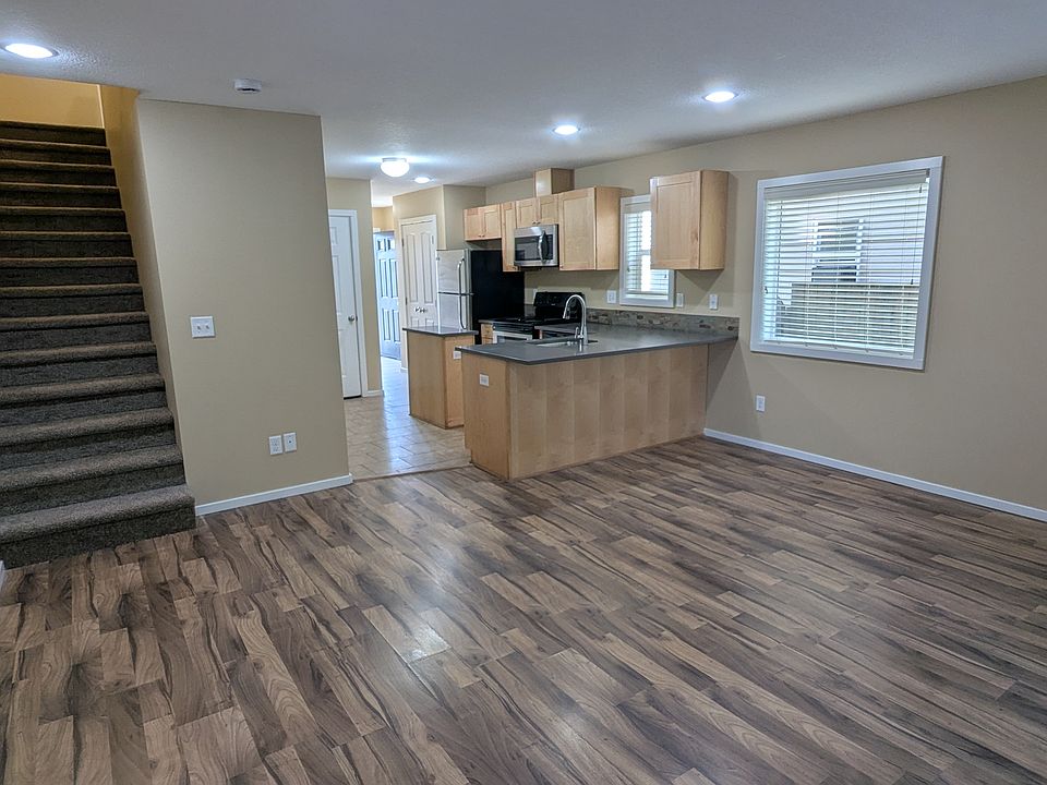 1st image of 10425 NE 5th Cir