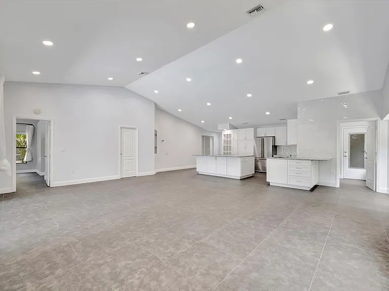 6044 Marella Dr — Photo 13