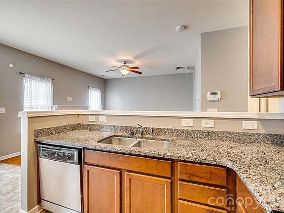 5th image of 13815 Singleleaf Ln