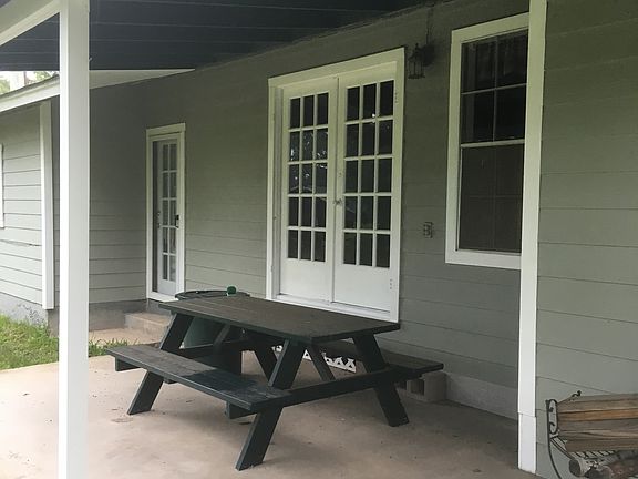 3rd image of 204 Leisure Ln