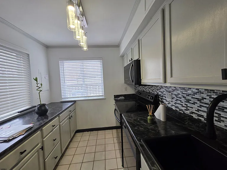2425 Arbor Ct #2425 — Photo 7