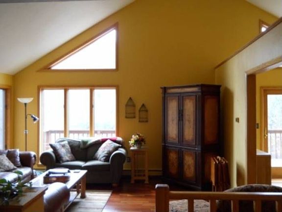 389 Apline Living Room