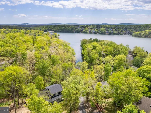 109 Sycamore Pl, Cross Junction, VA 22625