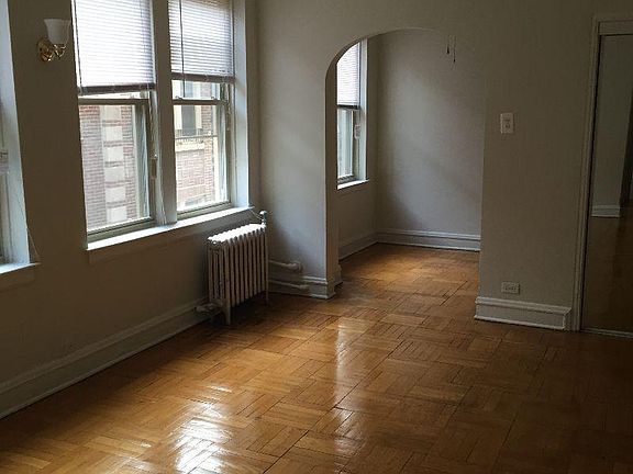 2nd image of 1626 W Sherwin Ave #504