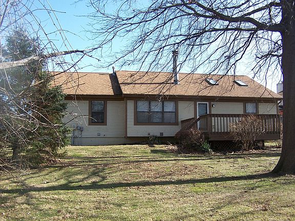 3rd image of 469 Leamington Ct
