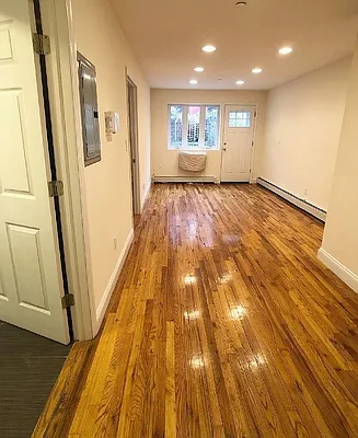 Rented by Bouklis Group | media 7