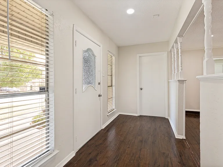 6737 Fair Meadows Dr — Photo 3