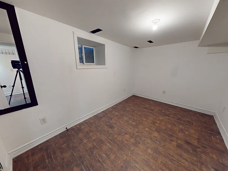 1054 Dovercourt Rd #BASEMENT — Photo 14