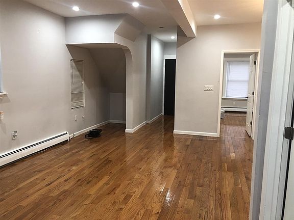 3rd image of 117 Clendenny Ave