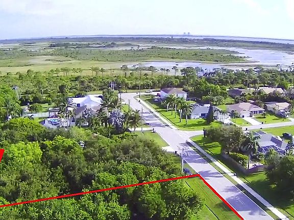 2nd image of 2851 SE Grand Dr