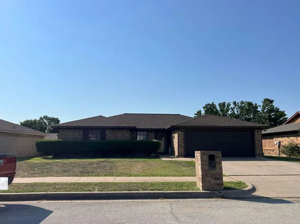 505 Greenway Dr, Saginaw, TX 76179