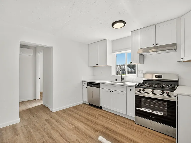 1023 W Congress St — Photo 1