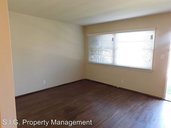 5th image of 1700 W Victory Blvd APT A