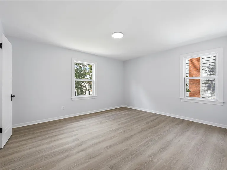 2433 Georgetown Ave — Photo 18