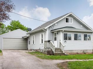 1106 E 4th St, Vinton, IA 52349
