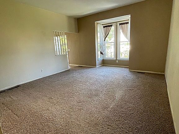 4th image of 615 N 22nd St